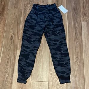 NWT Athleta joggers. Size S